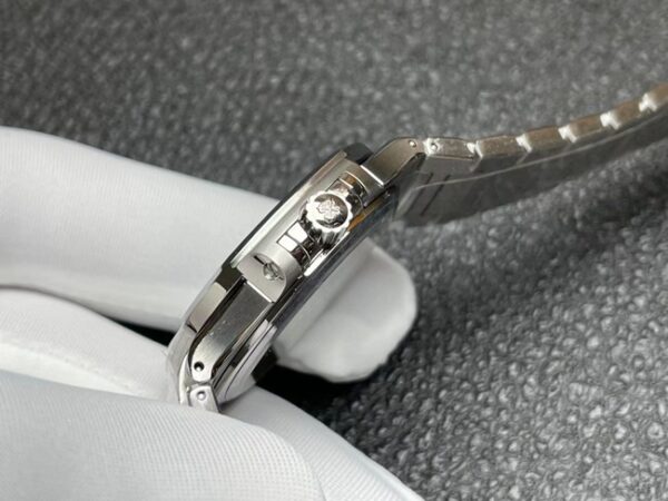 Replica Patek Philippe NAUTILUS 7118 - Image 4
