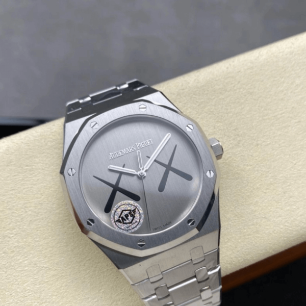 Replica Audemars Piguet Royal Oak 15500 KAWS - Image 2
