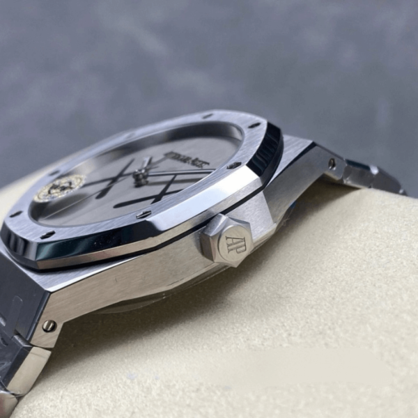 Replica Audemars Piguet Royal Oak 15500 KAWS - Image 4
