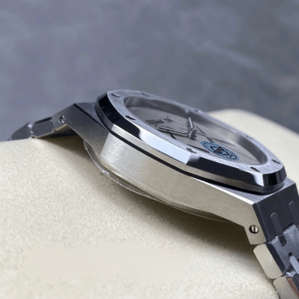 Replica Audemars Piguet Royal Oak 15500 KAWS - Image 5