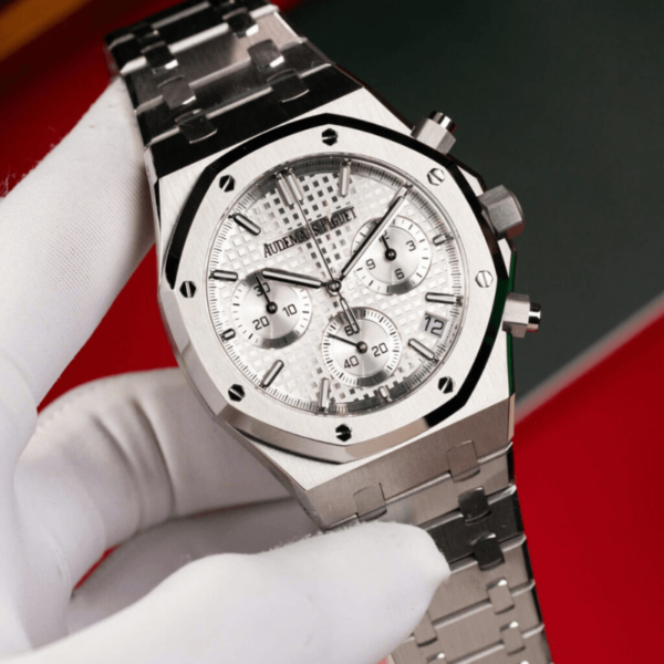 Replica Audemars Piguet Royal Oak 26240 White Dial - Image 3