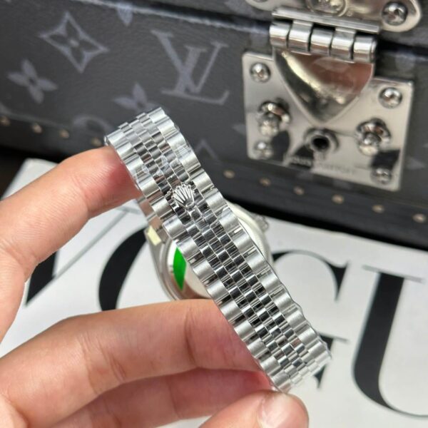Replica Rolex Lady Datejust Jubilee Mother of Pearl 31mm - Diamonds Case - Image 6