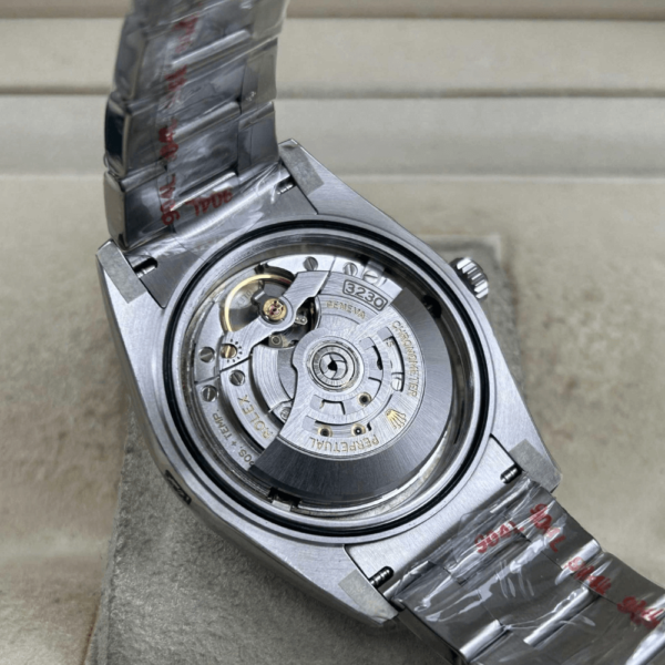 Replica Rolex Oyster Perpetual Orange Dial 41mm - Vibrant red - Image 7